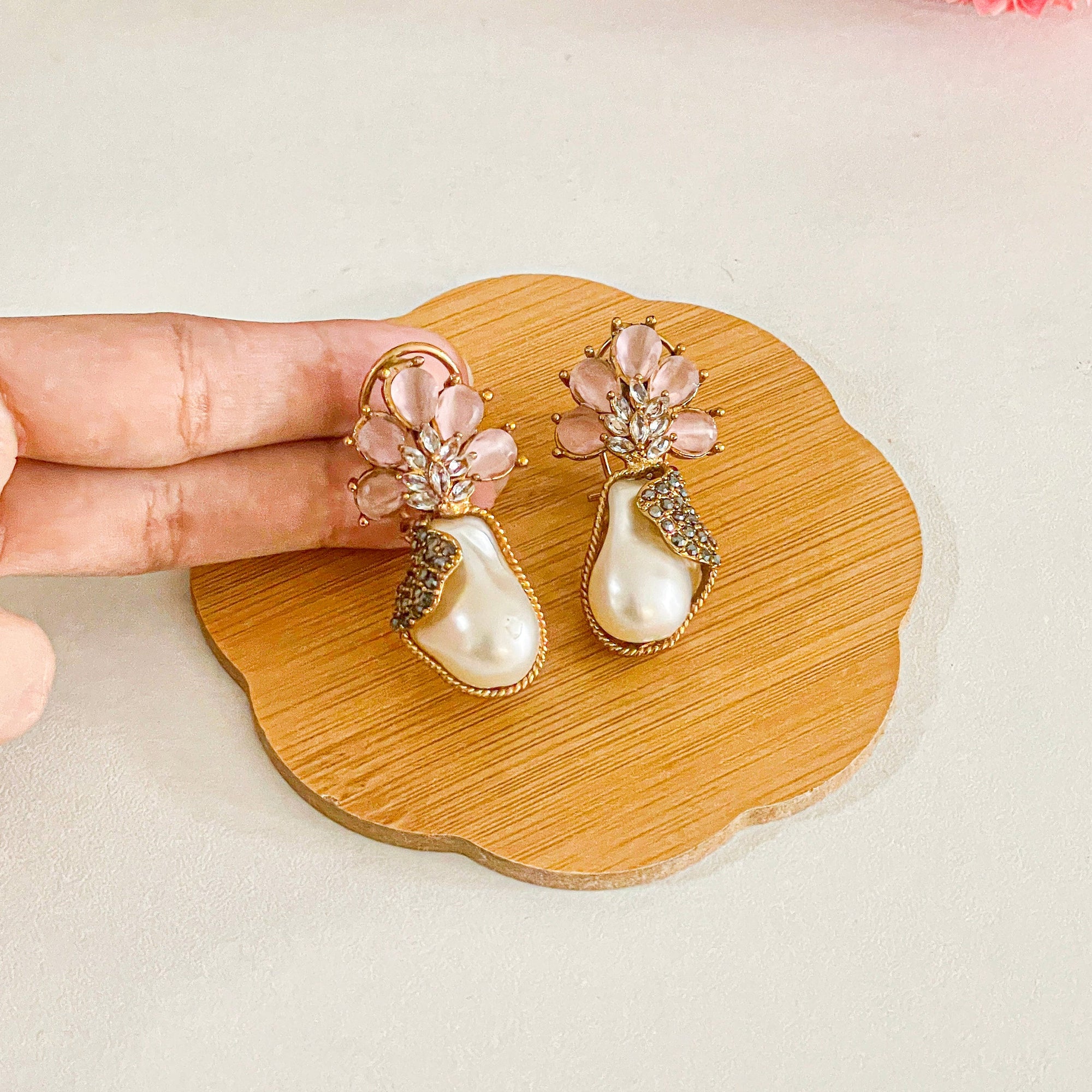 Duraiya Majesty Mother of Pearl Earrings - ER-71